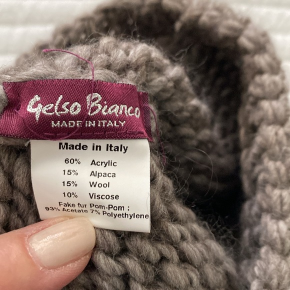 Wool hat. - Picture 2 of 2